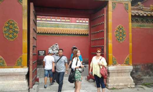 GOKSU and GELENGUL HAKTANIR at the Forbidden City