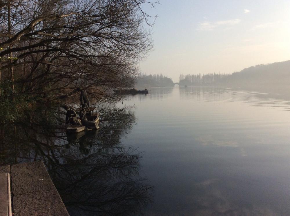 Western lake in Hangzhou early morning 