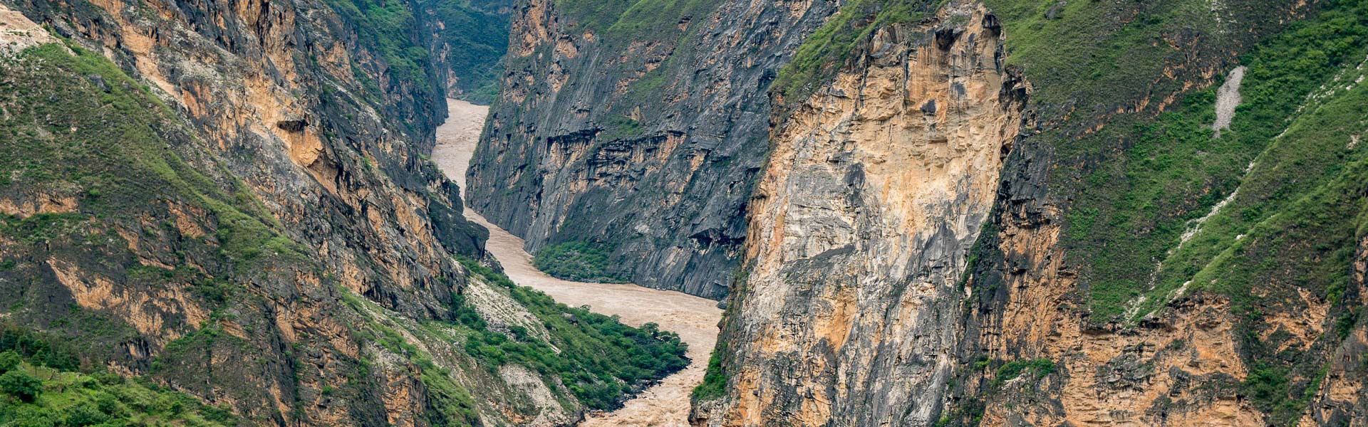 2 Days Tiger Leaping Gorge  Hiking Group Tour
